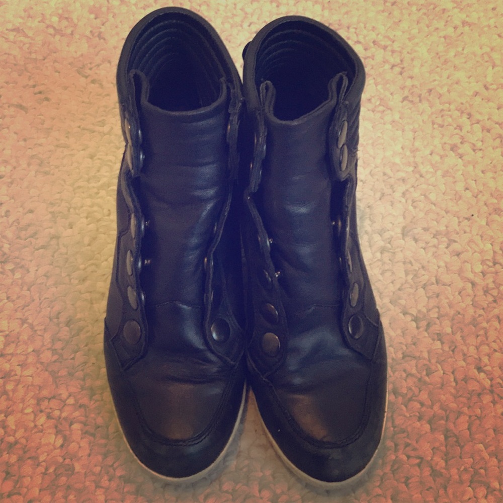 Ash Sneakers